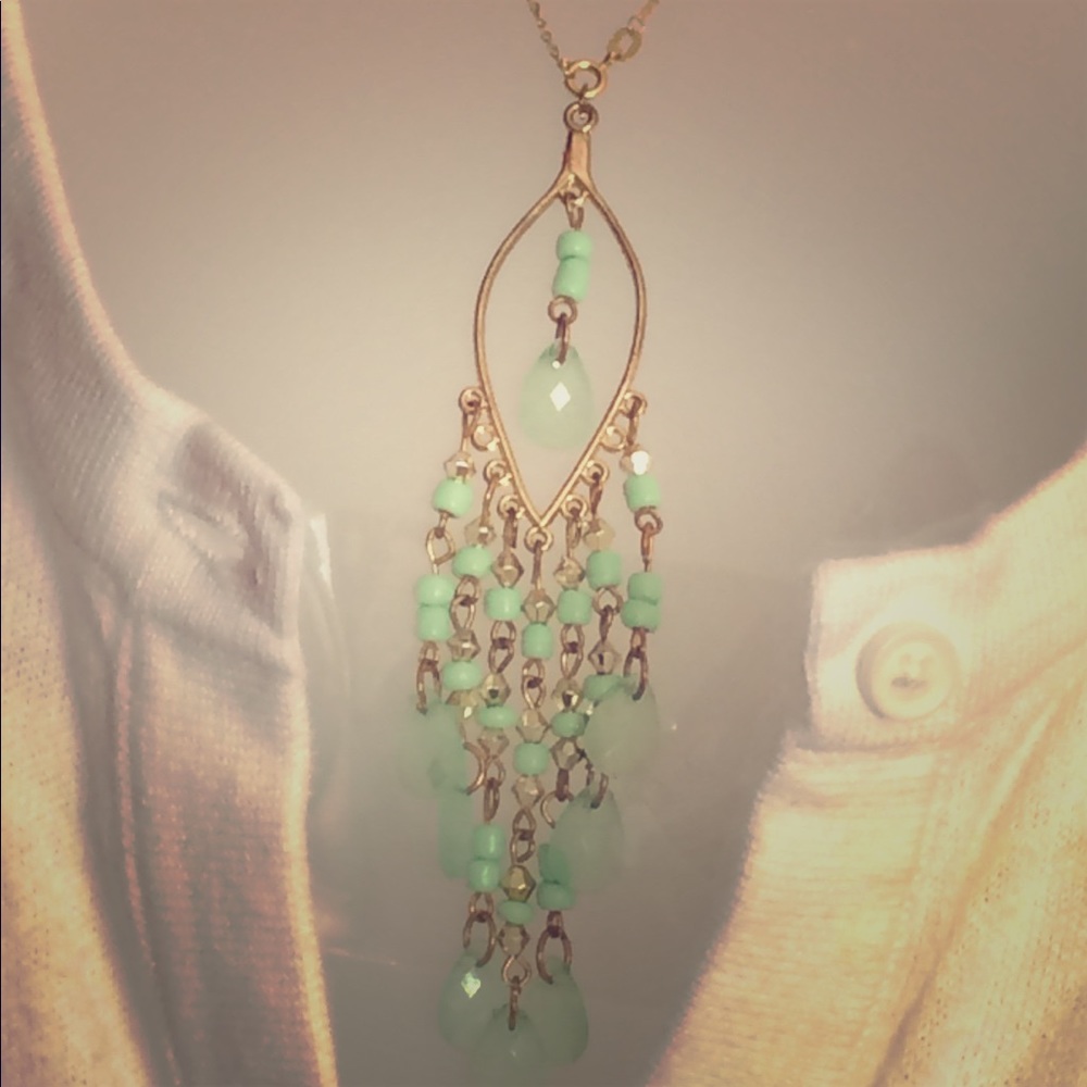 This beautiful green dangly pendant